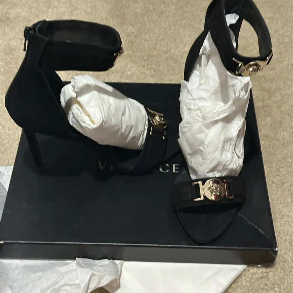 Versace heels - Picture 8 of 11